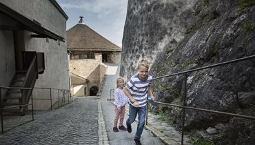 Ritter und Burgfräulein auf der alten Festung