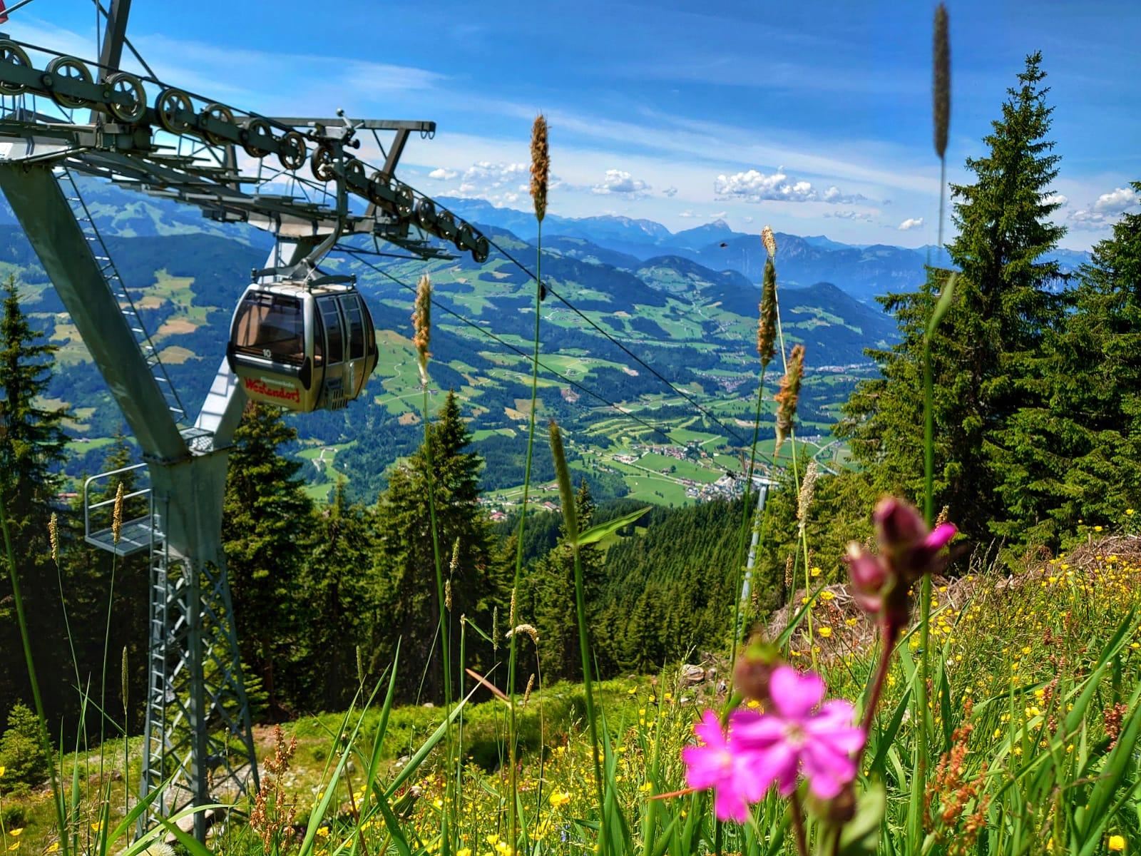 6-seater cable car Alpenrosenbahn (Alpinolino & Kreuzjöchl lake)