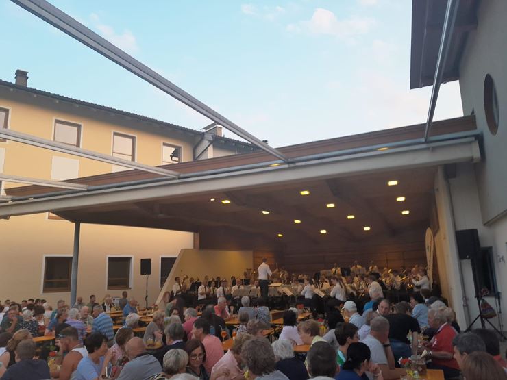 Platzkonzert der BMK Niederndorf